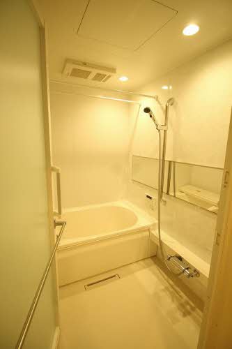 バス・シャワールーム　ゆったり過ごせるお風呂です