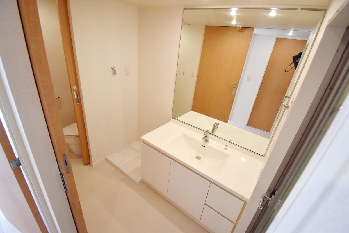 洗面設備　コンパクトで使いやすい洗面所