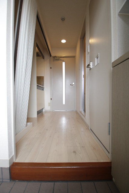 玄関　※別室の参考写真の為、現況優先です。