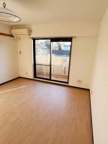 居室・リビング　※写真は別部屋の物です。