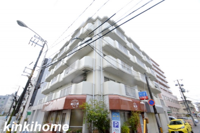 建物外観　角地に立地