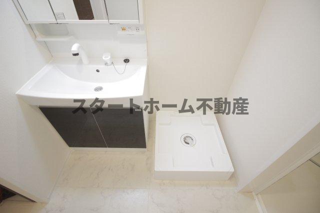 洗面設備　ゆったりとスペースのある洗面所