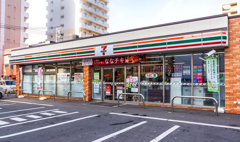 コンビニ　セブンイレブン札幌北5条東2丁目店（コンビニ）まで119m