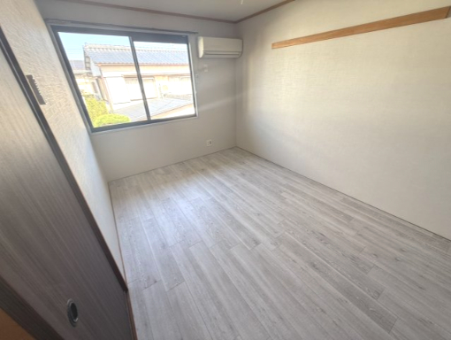 その他部屋・スペース　開放的な寝室です