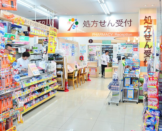 ドラックストア　スギ薬局 九条店（ドラッグストア）まで117m