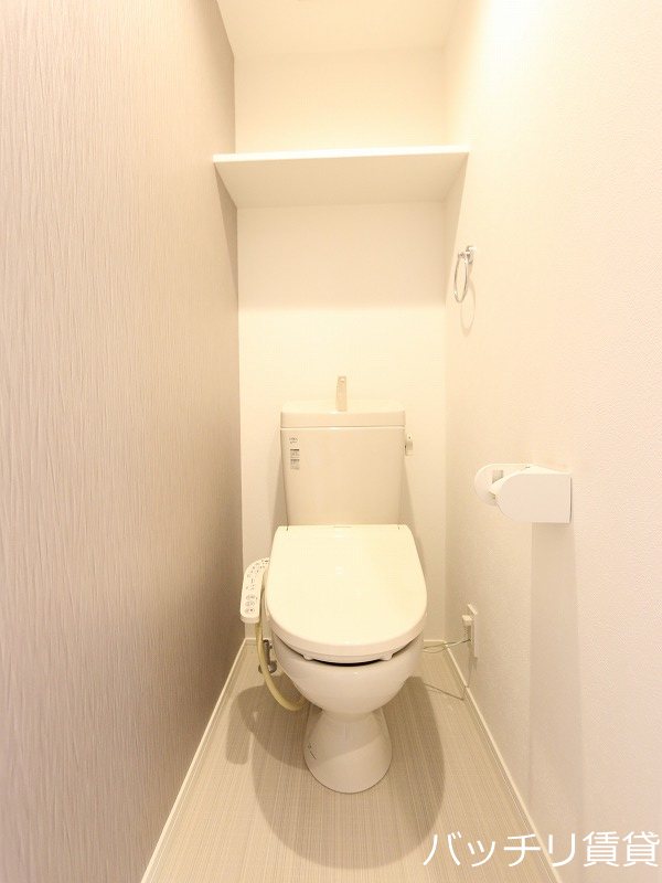トイレ　画像は同型タイプの為現状を優先致します。