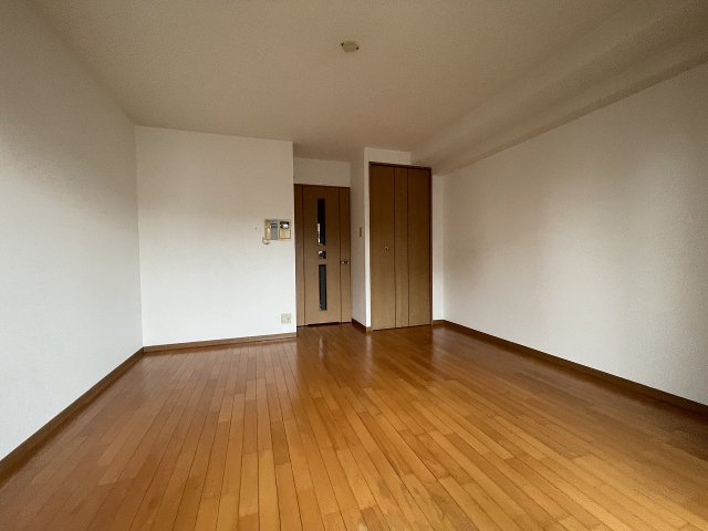 居室・リビング　こちらのリビングで趣味の時間をお楽しみください