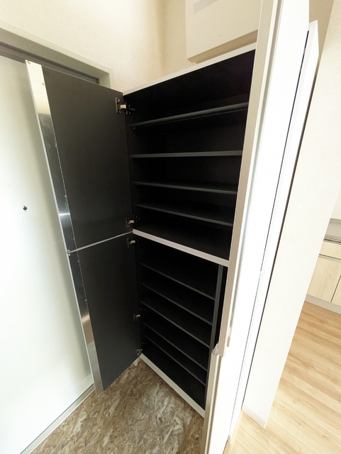 玄関　★たっぷり収納できるシューズボックス★