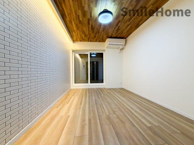 居室・リビング　エアコン付きのお部屋です