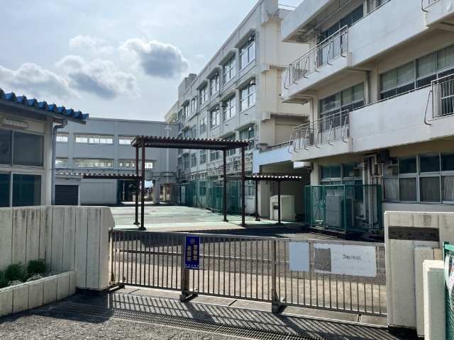 中学校　市立東野中学校（中学校）まで2056m