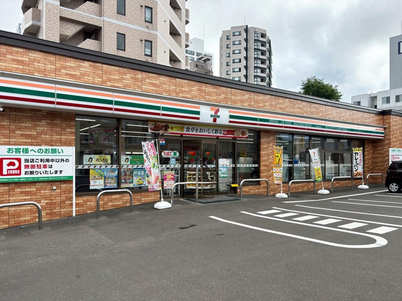 コンビニ　セブンイレブン札幌琴似2条5丁目店（コンビニ）まで317m
