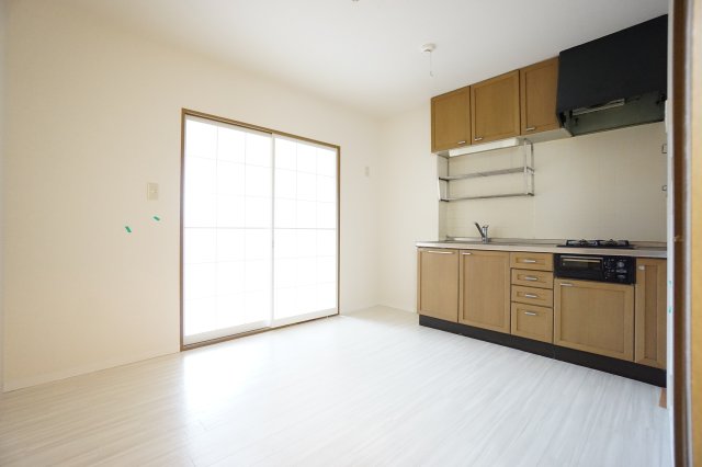 居室・リビング　※同物件・反転タイプの写真です。