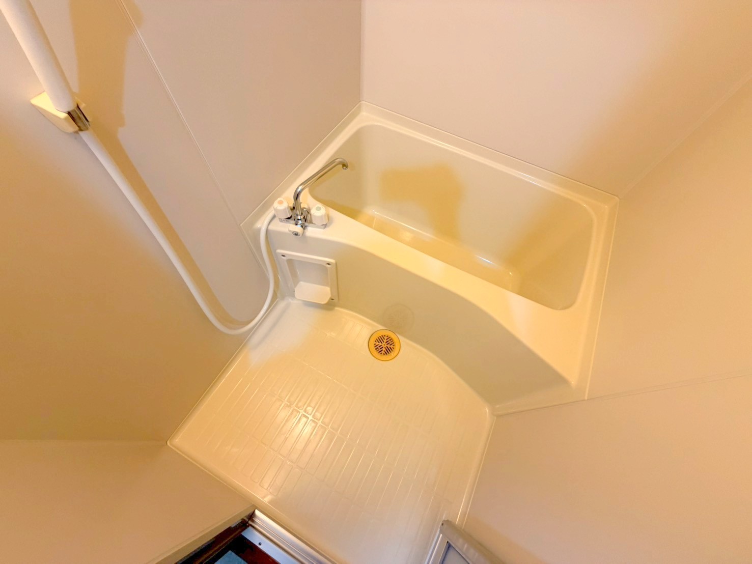 バス・シャワールーム　広めのお風呂は一日の疲れを癒してくれます。