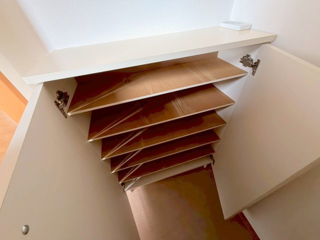 収納　大きいシューズボックスは靴がいっぱい入れれますね。