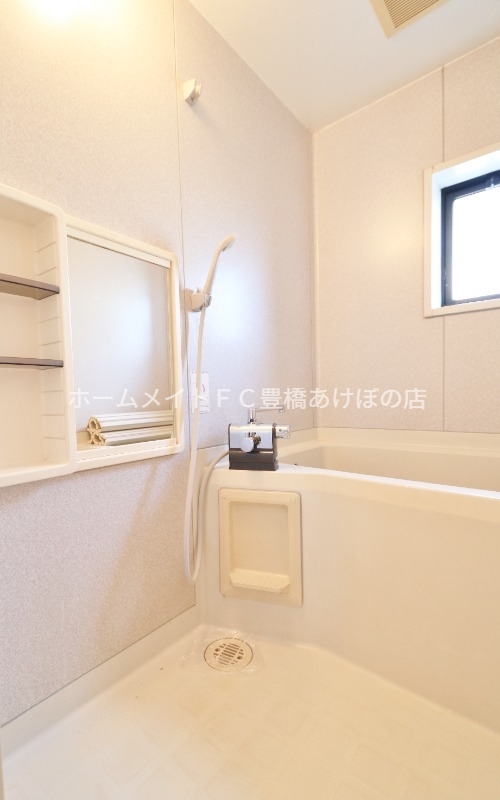 バス・シャワールーム　同型別部屋写真（反転）