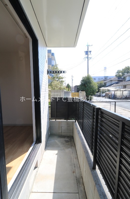 バルコニー　同型別部屋写真（反転）