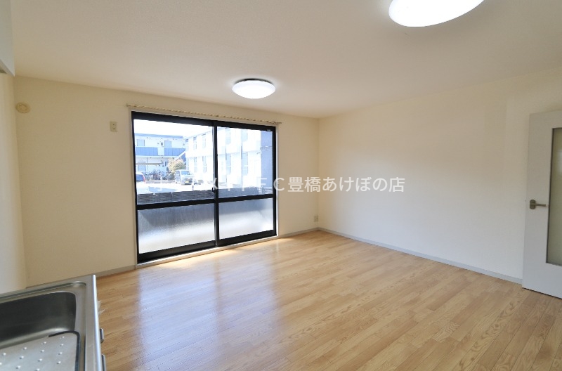 居室・リビング　同型別部屋写真（反転）