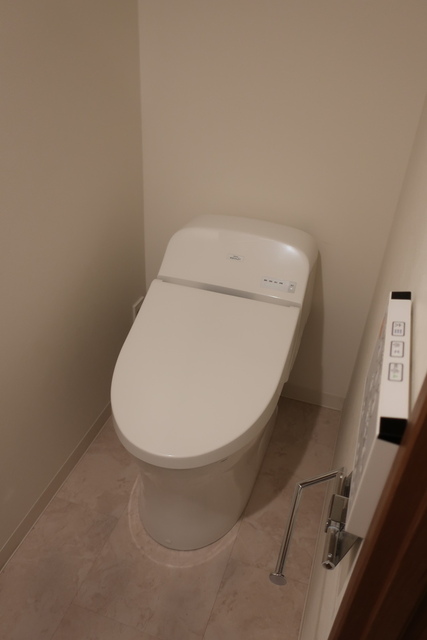 トイレ　温水洗浄暖房便座※前回募集時の写真です。