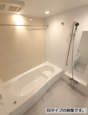 バス・シャワールーム　コンパクトで使いやすいお風呂です