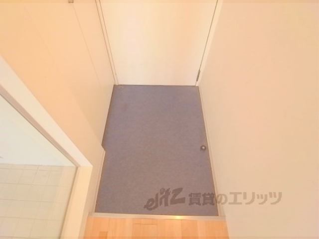 玄関　下駄箱も付いています。