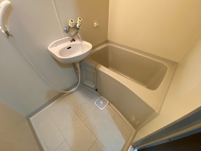 バス・シャワールーム　バス！