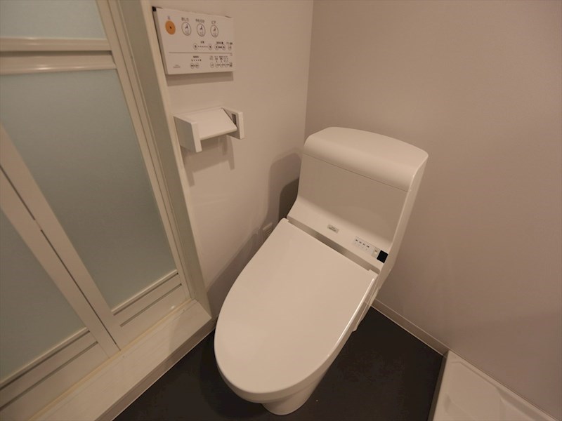 トイレ　温水洗浄暖房便座付トイレ