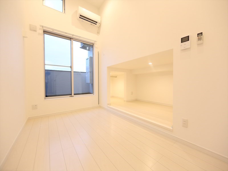 居室・リビング　洋室5.9帖　アンダーロフト6.2帖（収納でも使えます）