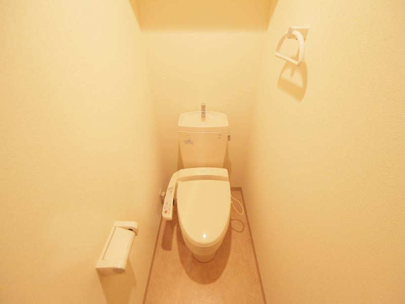 トイレ　温水洗浄便座付き