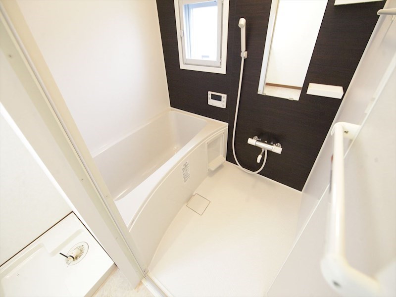 バス・シャワールーム　浴室暖房乾燥機付　追い焚き・オートバス機能付お風呂