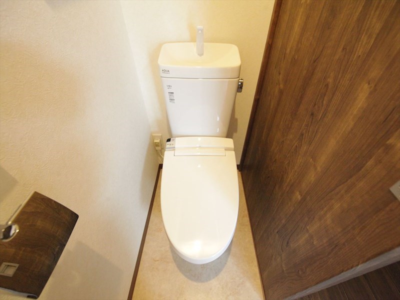 トイレ　温水洗浄暖房便座付トイレ