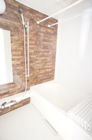 バス・シャワールーム　広々とした浴槽が人気です。日ごろの疲れも取れます