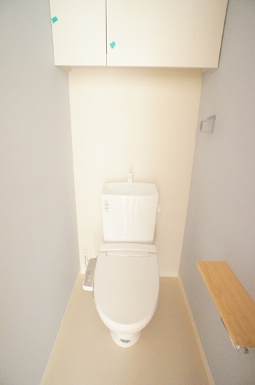 トイレ　人気の洗浄便座付です。清潔感を保てます