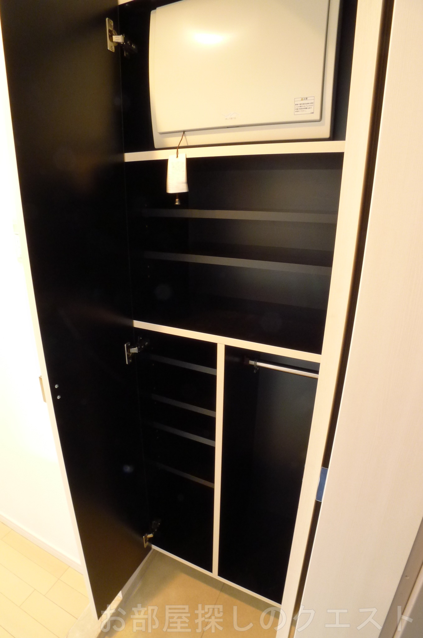 玄関　（写真は同タイプ）