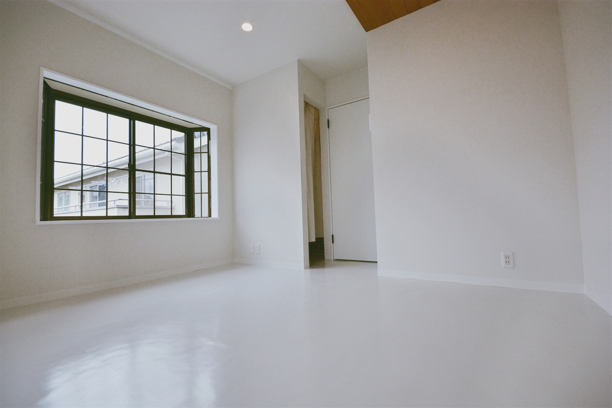 その他部屋・スペース　角部屋の為出窓付き。真っ白な空間が好きな方に。