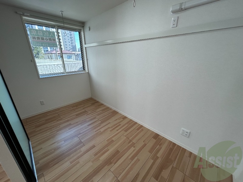 その他部屋・スペース　５．１帖の洋室です。エアコンの設置も可能ですよ。