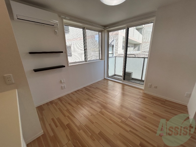 居室・リビング　１０帖のＬＤＫです。二面採光でお部屋が明るいです。