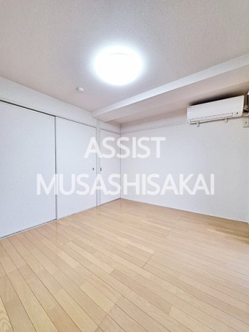 トイレ　写真：設備同仕様の別物件です