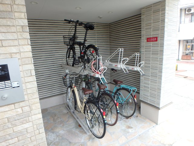 その他共有部分　屋根付き駐輪スペースです