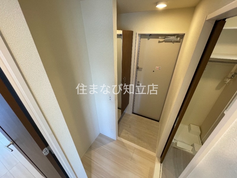 玄関　同型別部屋写真・反転タイプ