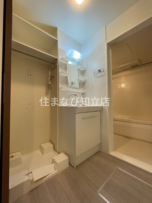 洗面設備　同型別部屋写真・反転タイプ
