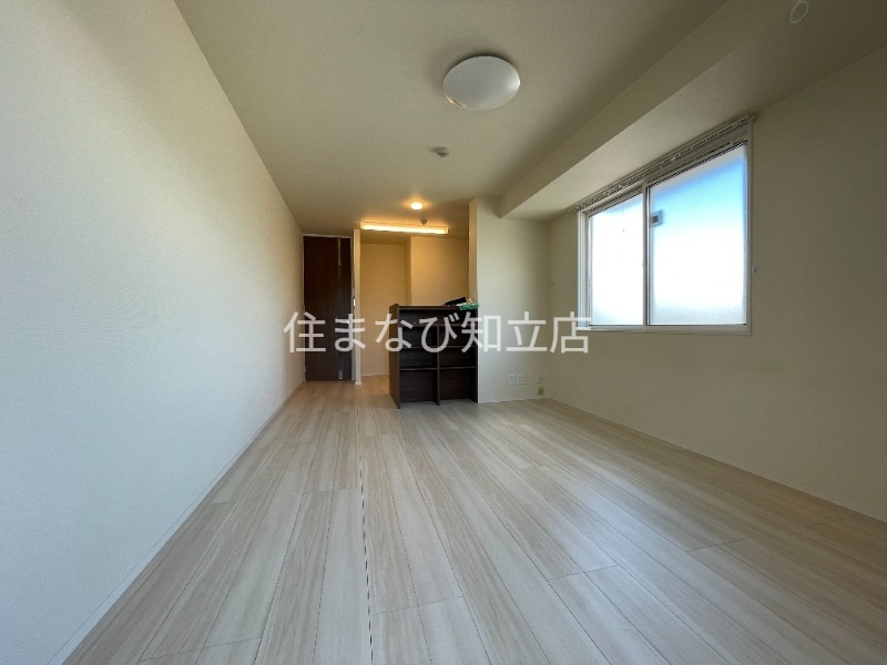 居室・リビング　同型別部屋写真・反転タイプ