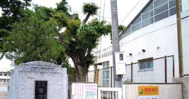 小学校　笛吹市立富士見小学校（小学校）まで270m