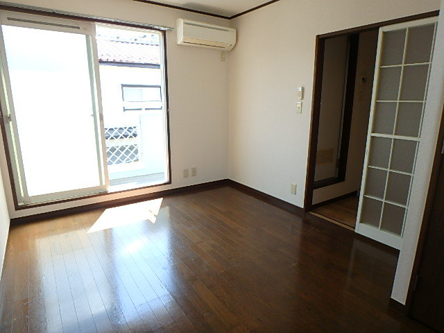 居室・リビング　★５．５帖・開口南向きの明るいお部屋です★