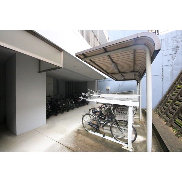 玄関　退去前のため参考写真