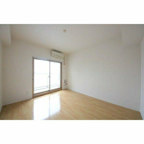 居室・リビング　退去前のため参考写真