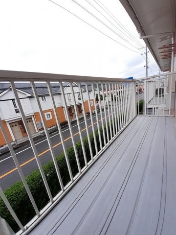 バルコニー　バルコニーからの眺めを楽しみながら食事をしませんか