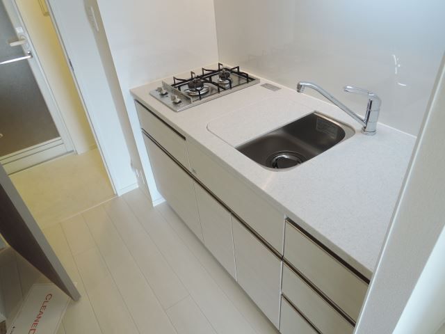 キッチン　ガスコンロ２口付き。