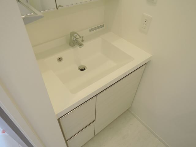 洗面設備　独立洗面台。