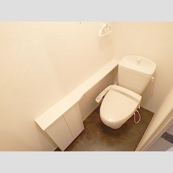 トイレ　温水洗浄便座