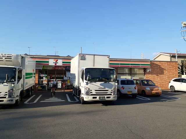 コンビニ　セブンイレブン（コンビニ）まで423m